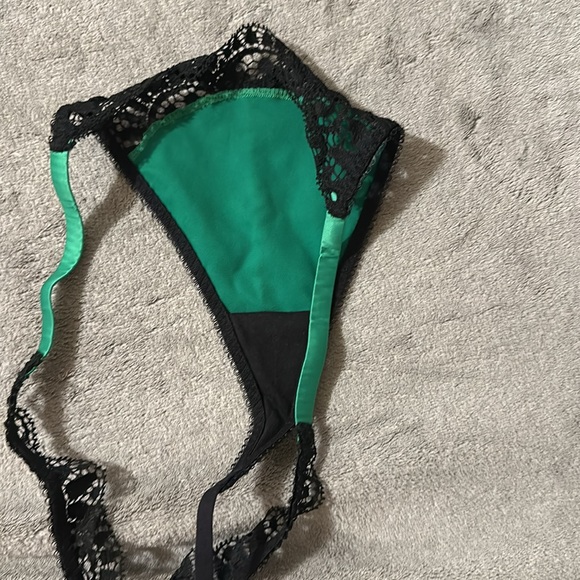 L’AGENT Brigit black and green lace lingerie set - Picture 5 of 11